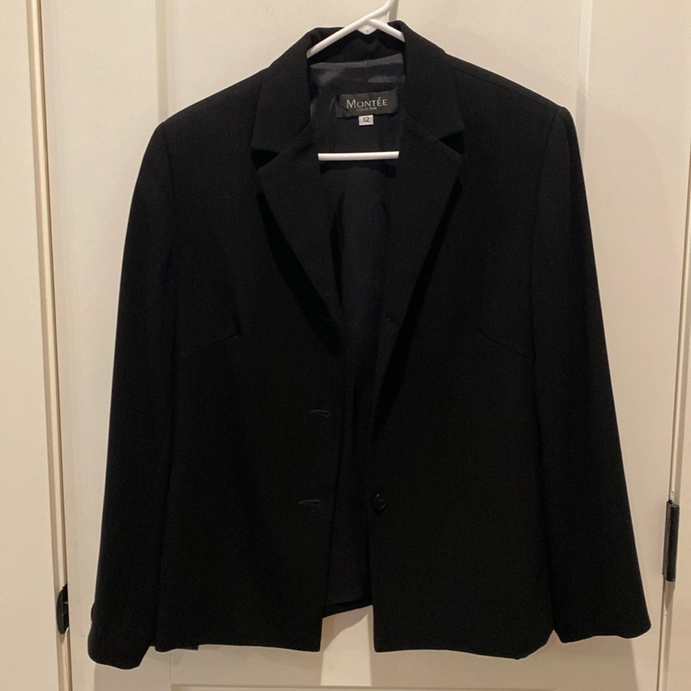 Montee Collection Ladies Black Blazer. Size 12. Polyester. Two Button Closure